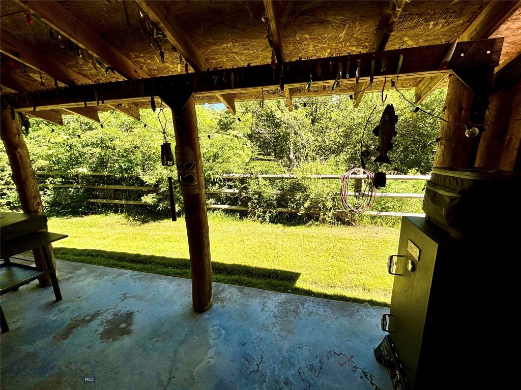 1484 River Road W Property Photo 31