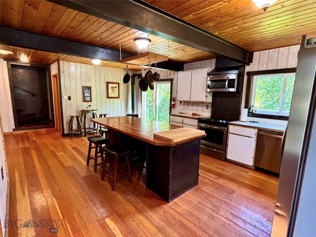 1484 River Road W Property Photo 33