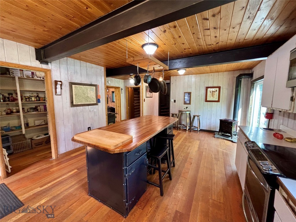 1484 River Road W Property Photo 37