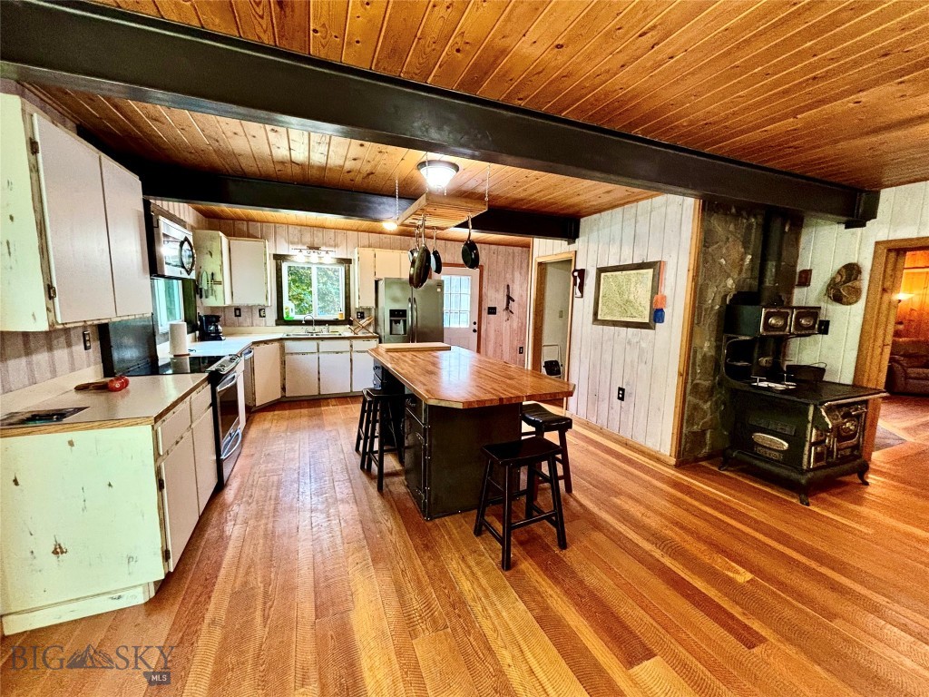 1484 River Road W Property Photo 38