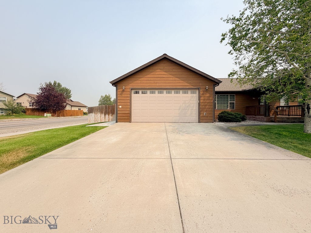 904 Ernie Court Property Photo 6