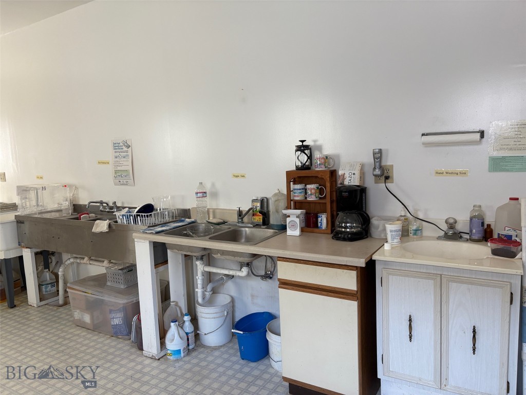2 S Montana Street Property Photo 18