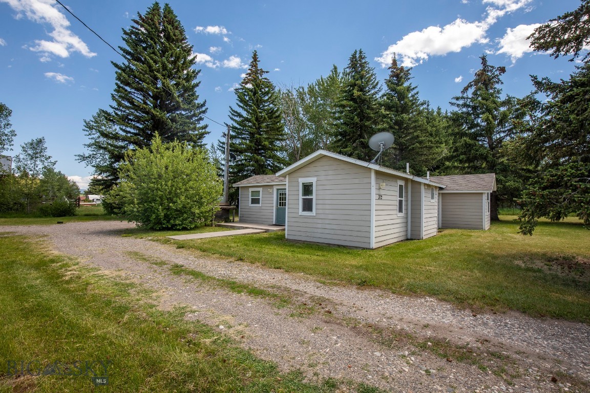 370 Lower Rainbow Road Property Photo 1