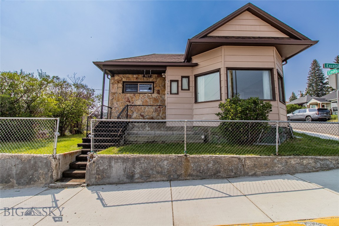 927 N Excelsior Property Photo 1