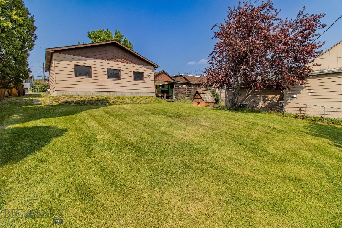 927 N Excelsior Property Photo 3