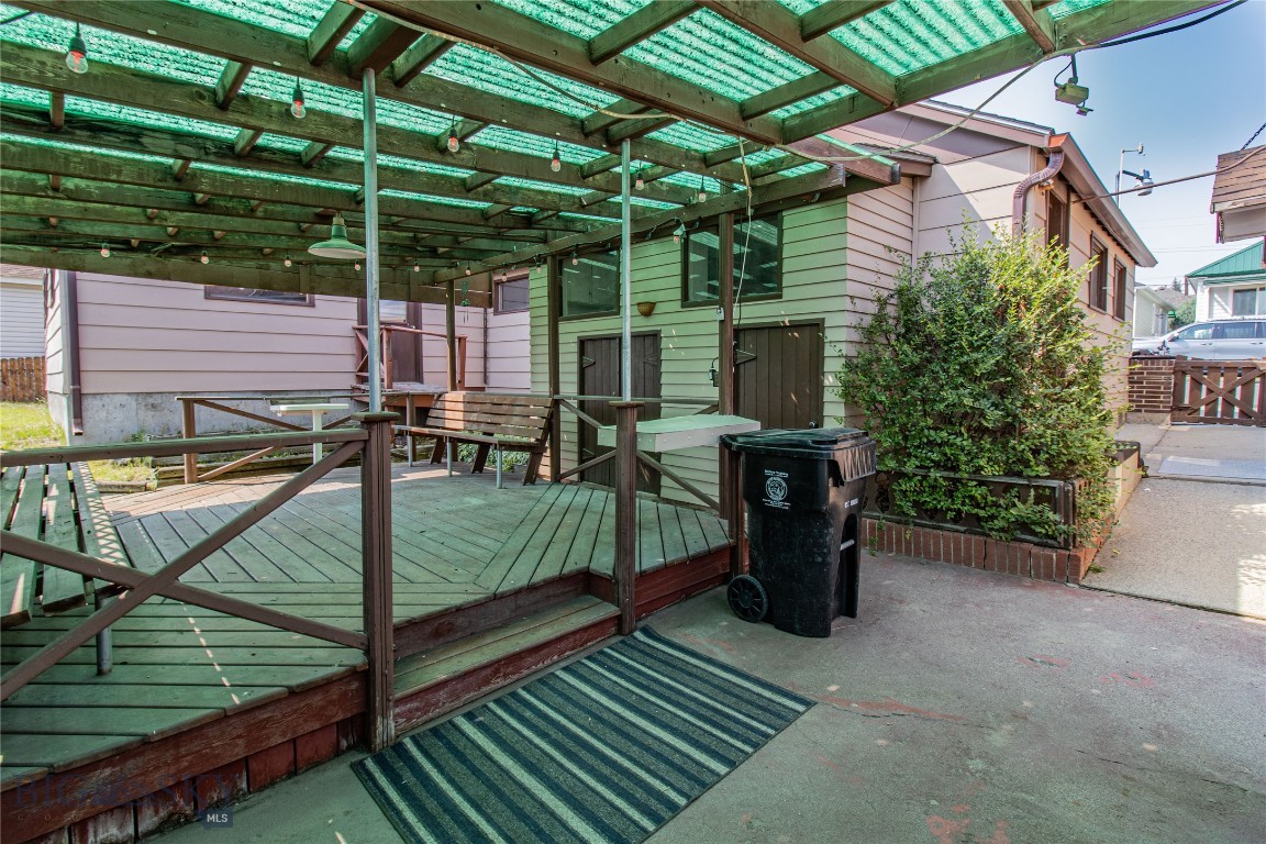 927 N Excelsior Property Photo 4