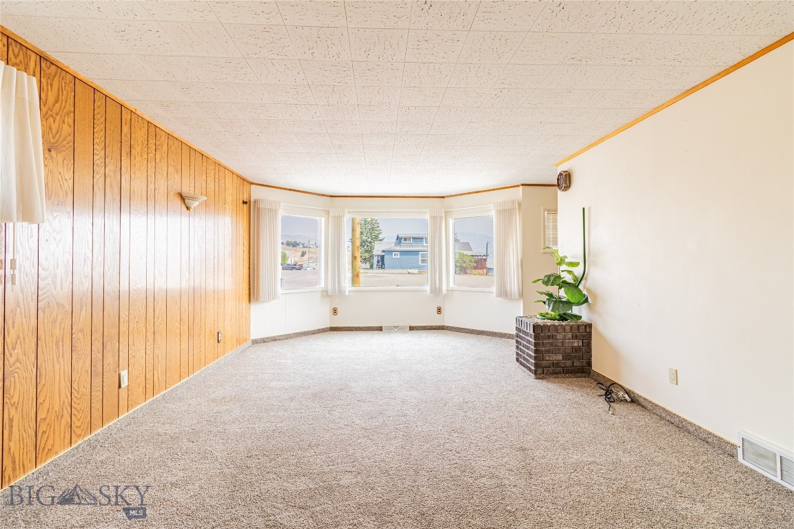 927 N Excelsior Property Photo 9