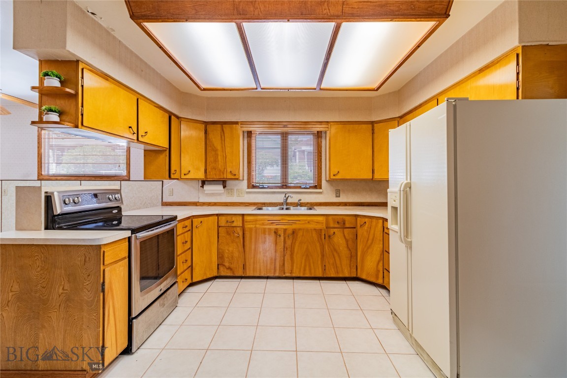 927 N Excelsior Property Photo 12