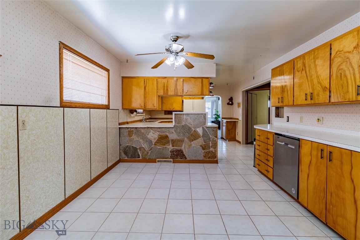 927 N Excelsior Property Photo 15