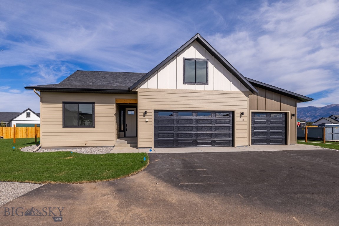 1117 Falcon Ridge Boulevard Property Photo 2