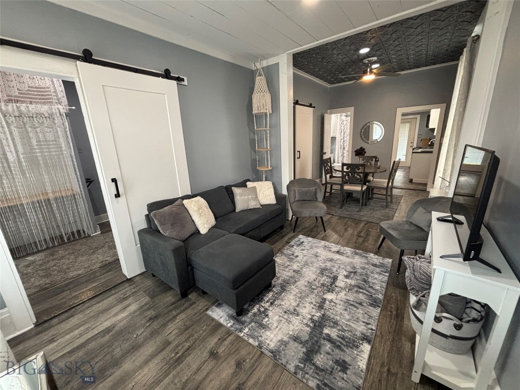 511 W Quartz Street Property Photo 4