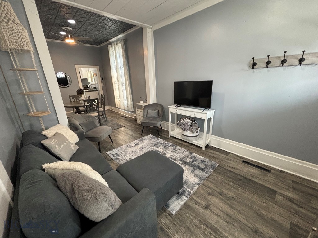 511 W Quartz Street Property Photo 5