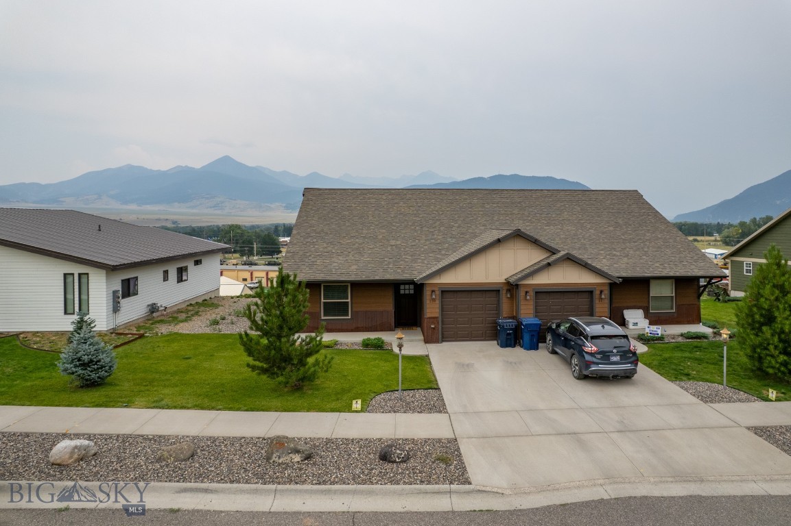 110 Molly Drive Property Photo 1