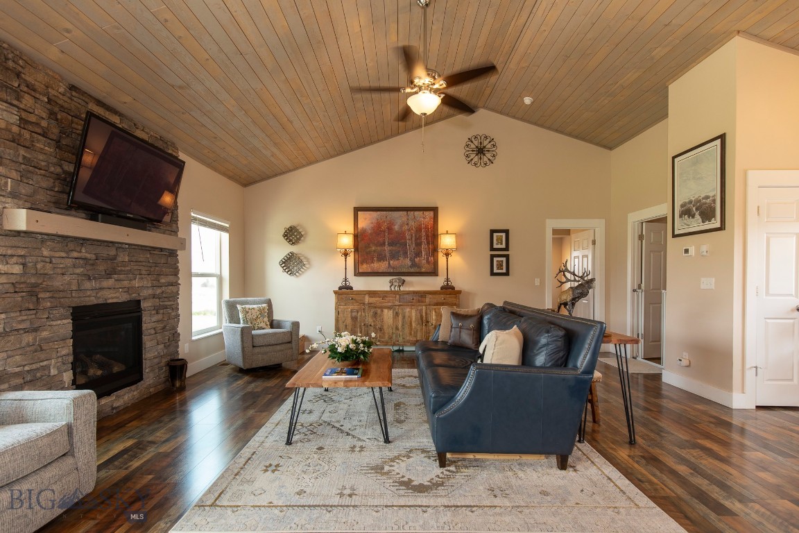 14 Sharptail Place Property Photo 6