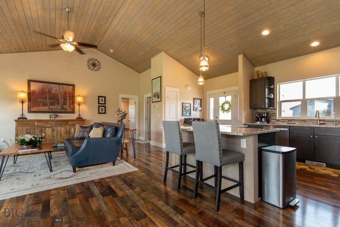 14 Sharptail Place Property Photo 8