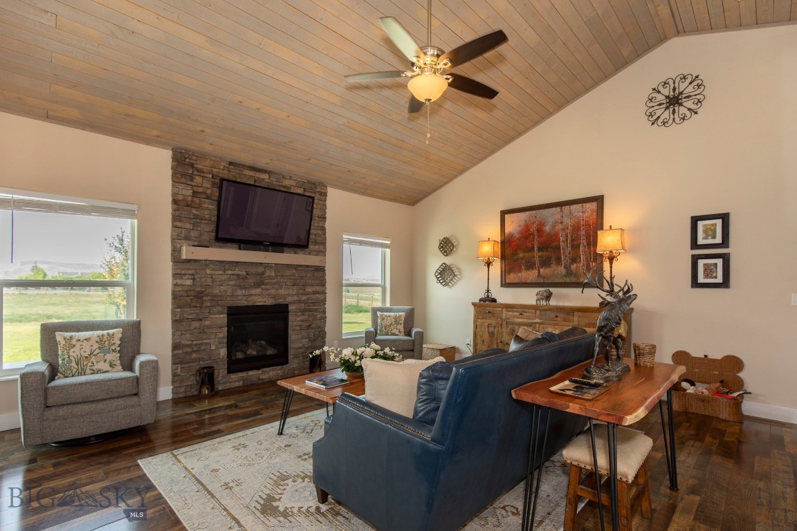 14 Sharptail Place Property Photo 9