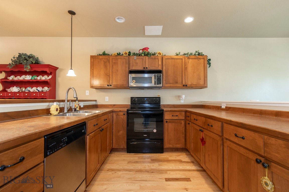 56 Kimball Avenue D Property Photo 7