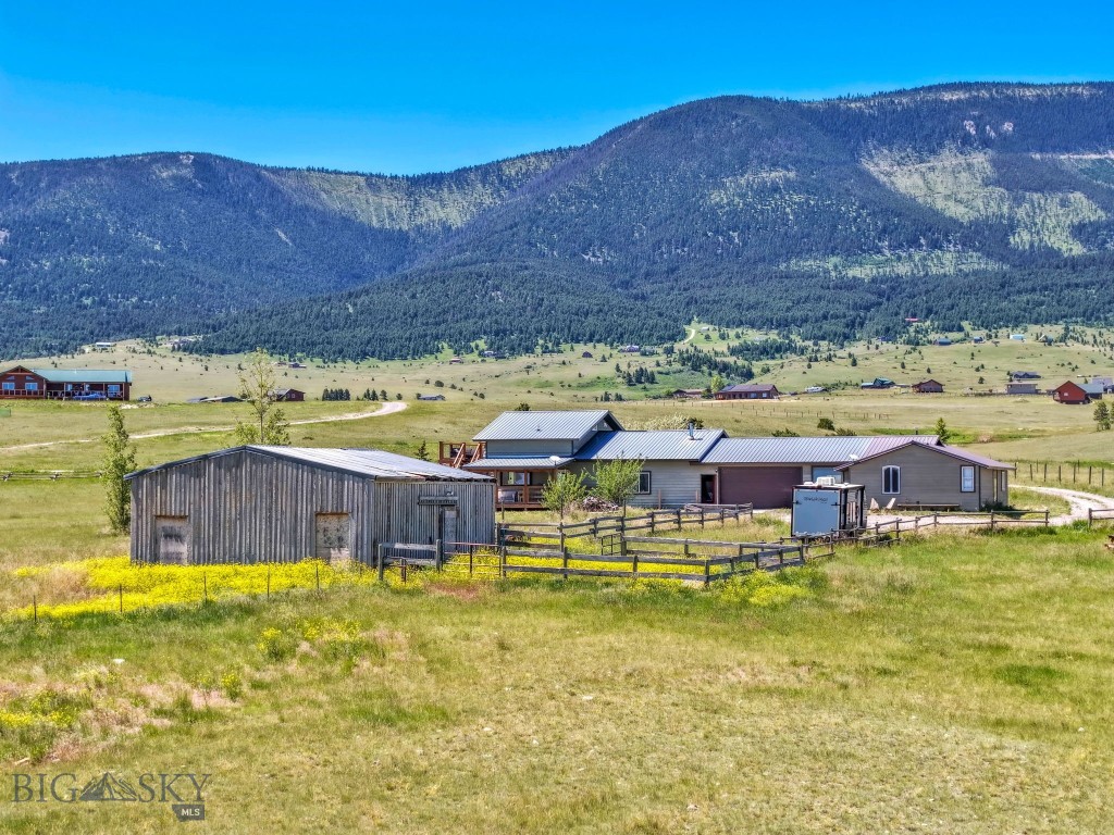 30 Wineglass Loop N Property Photo 2