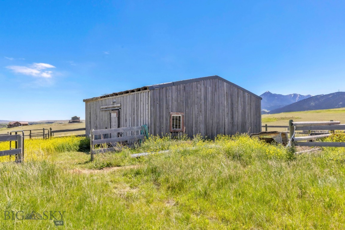 30 Wineglass Loop N Property Photo 9