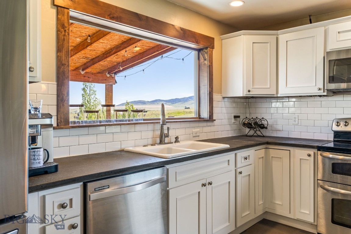 30 Wineglass Loop N Property Photo 16