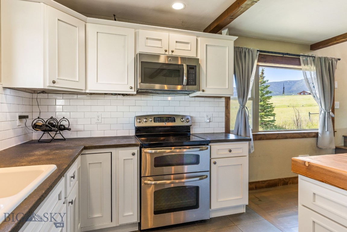 30 Wineglass Loop N Property Photo 17