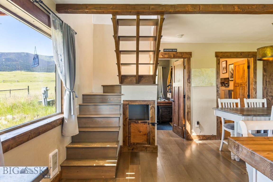 30 Wineglass Loop N Property Photo 18