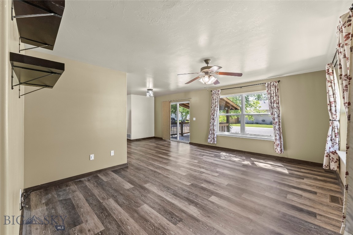 618 N River Rock Drive Property Photo 5