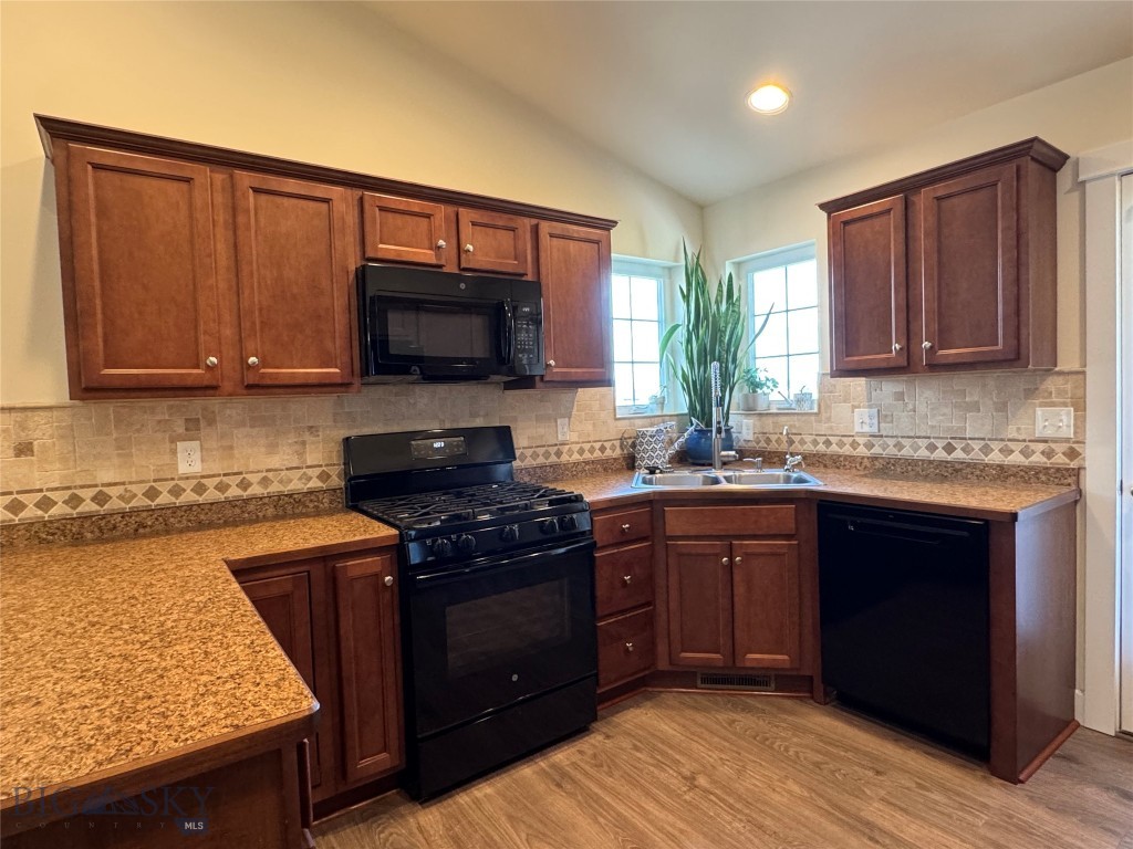 2245 Sturnella Property Photo 13