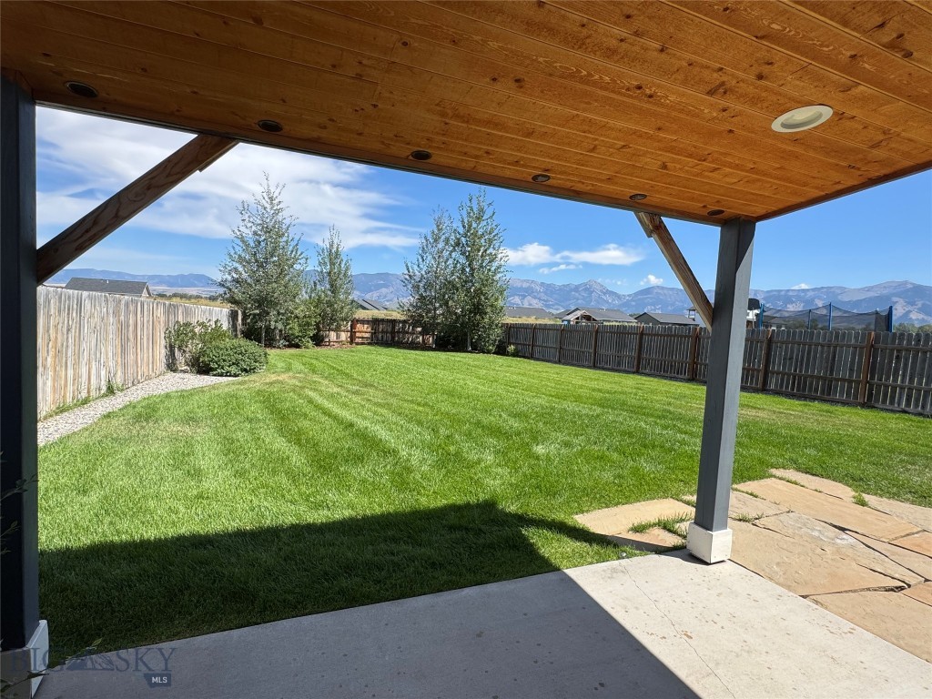 2245 Sturnella Property Photo 32