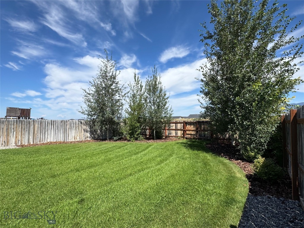 2245 Sturnella Property Photo 33