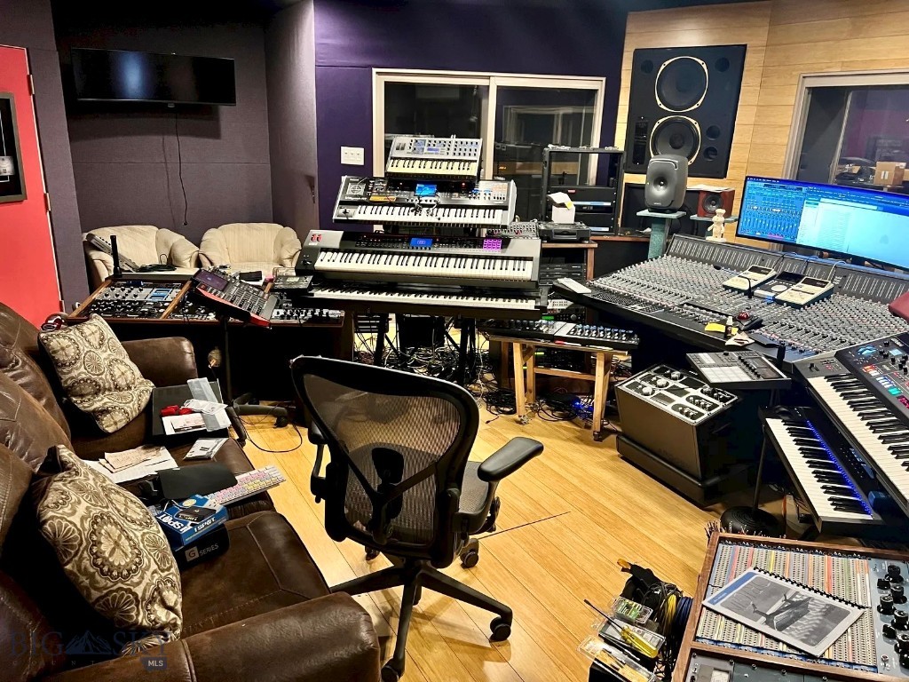 81 Studio Drive Property Photo 25
