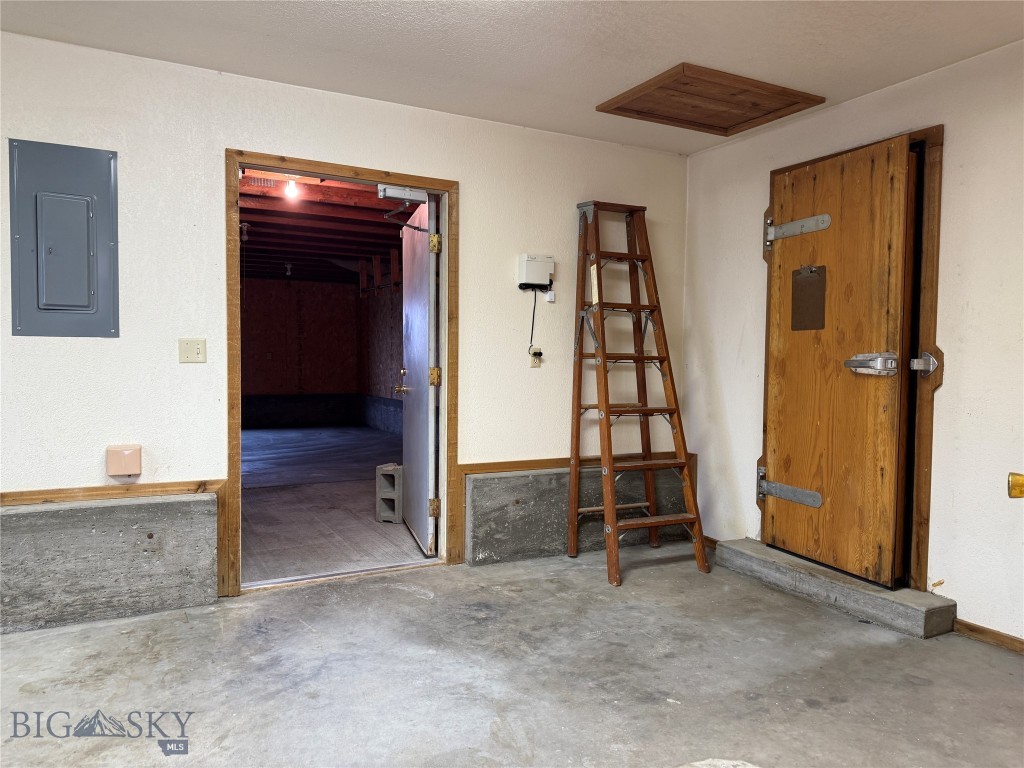 519 W 1st Avenue Property Photo 15