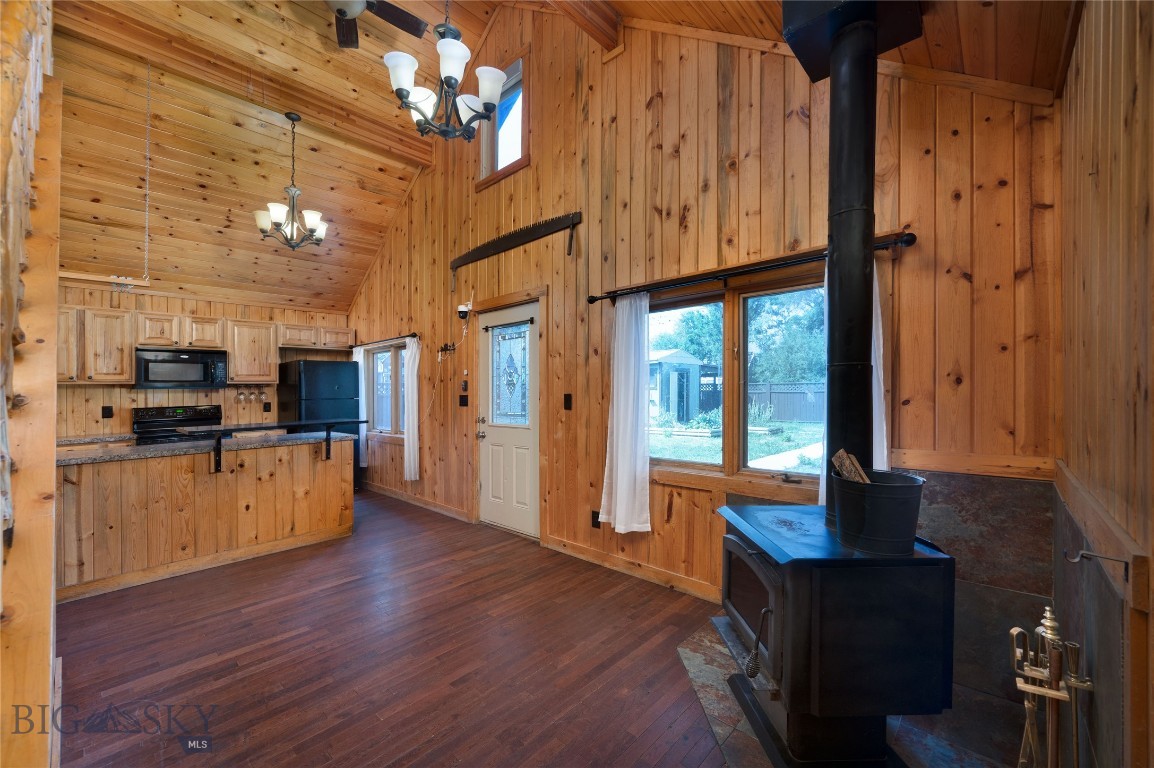 205 S Cedar Property Photo 11