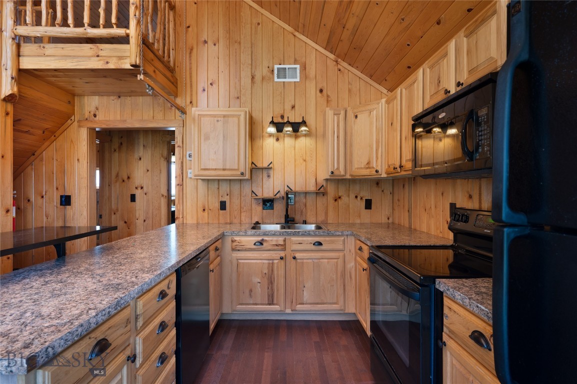 205 S Cedar Property Photo 16