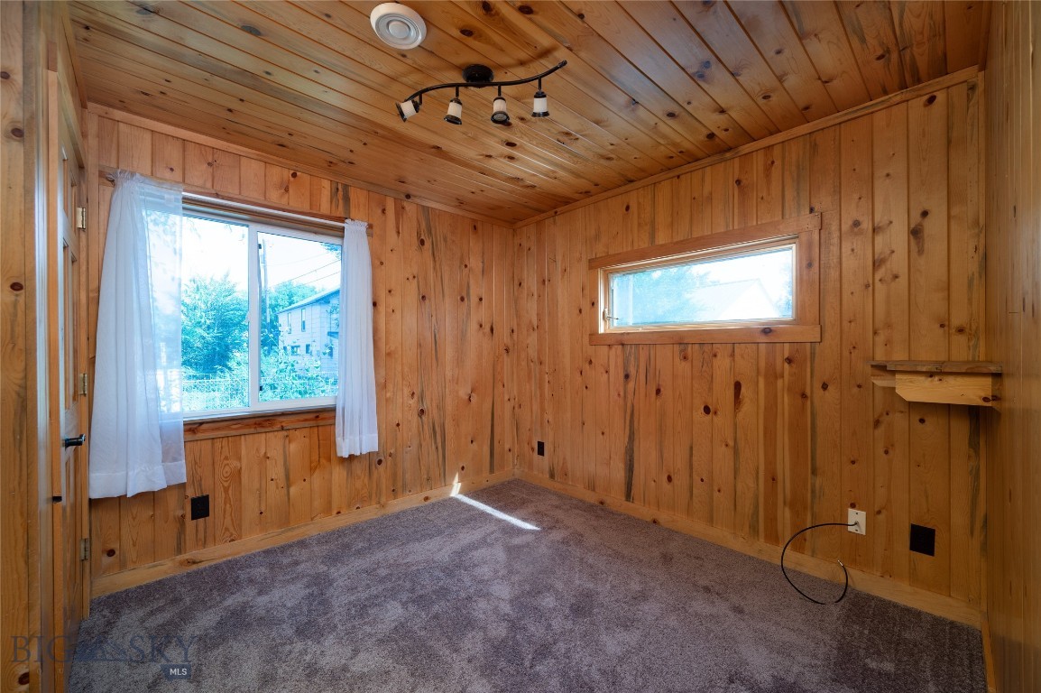 205 S Cedar Property Photo 18