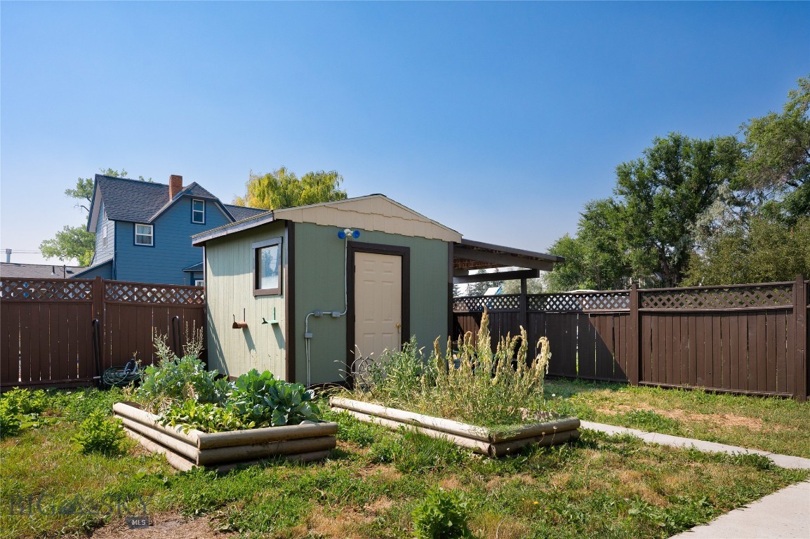 205 S Cedar Property Photo 24