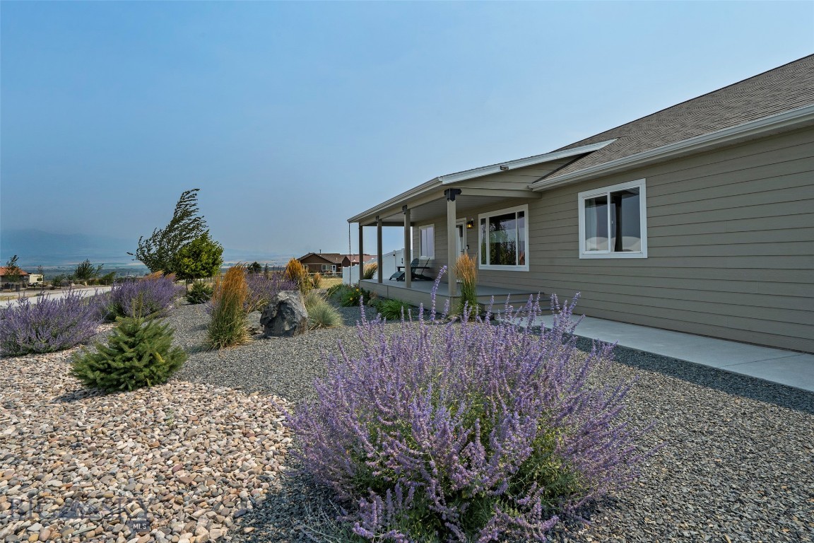 9 Blackfoot Trail Property Photo 1