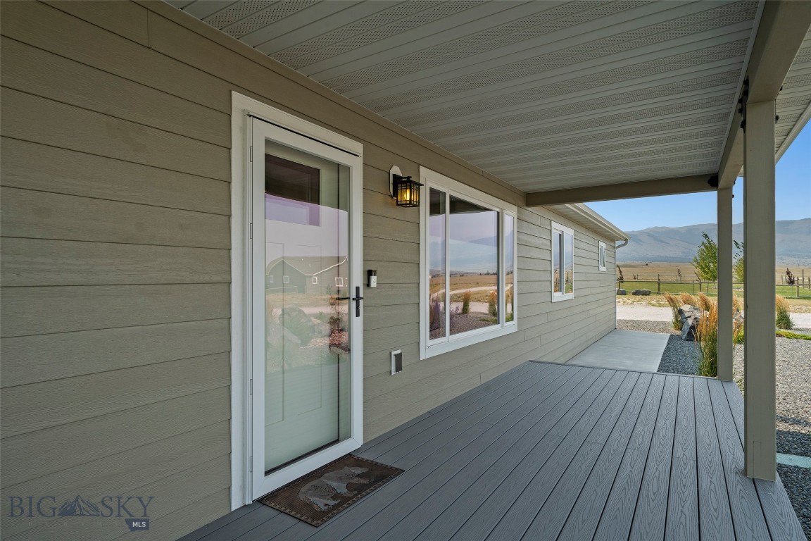9 Blackfoot Trail Property Photo 4