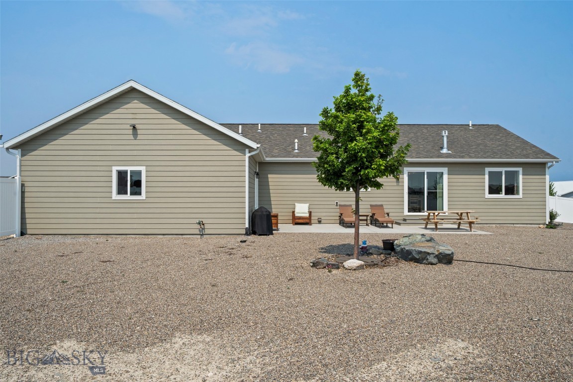 9 Blackfoot Trail Property Photo 5