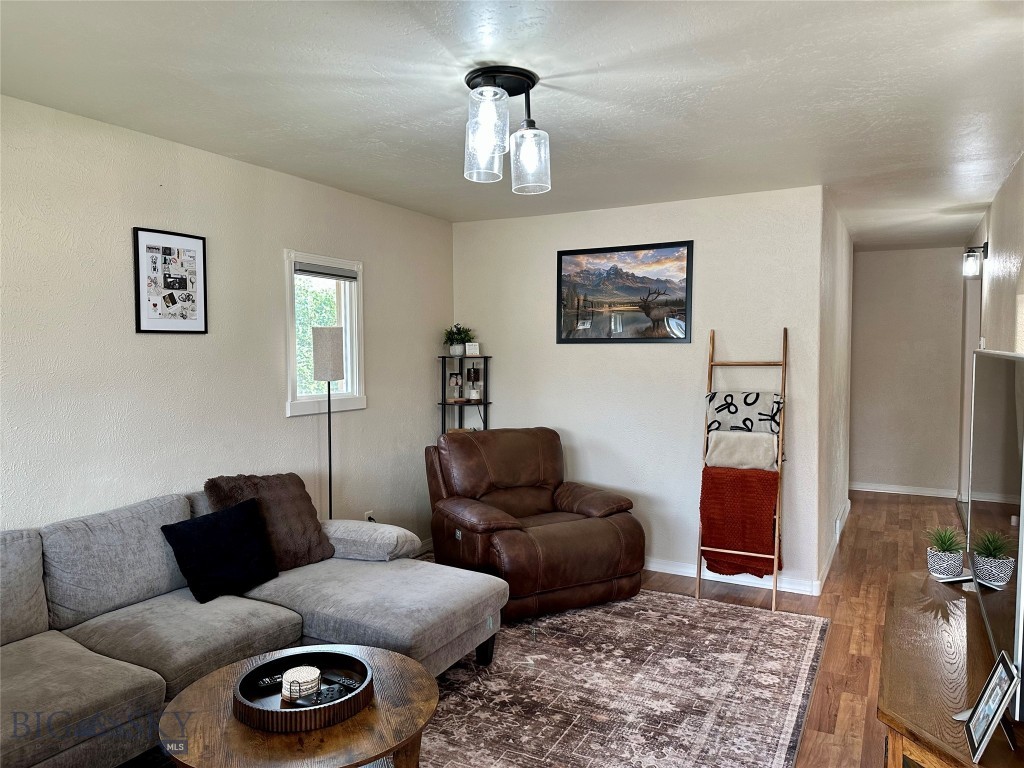 2908 Phillips Street Property Photo 2