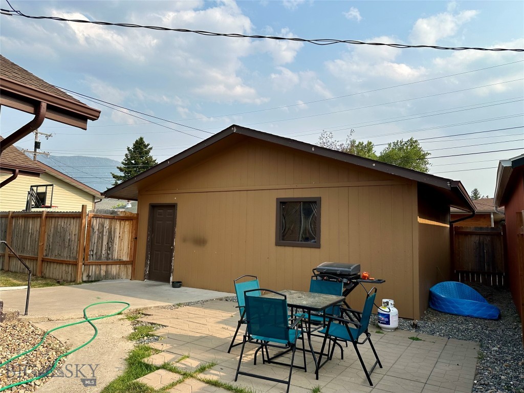 2908 Phillips Street Property Photo 15