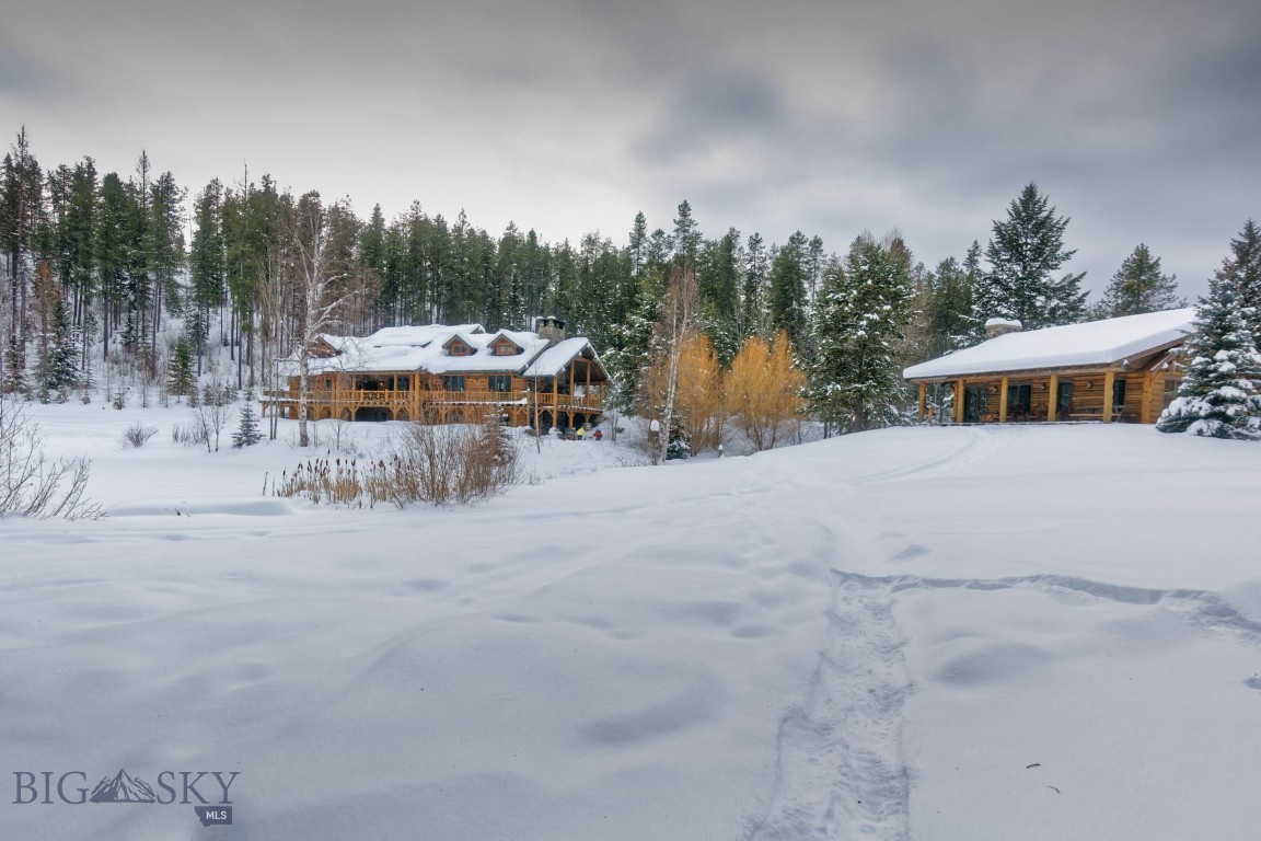 300 Desert Lodge Property Photo 6