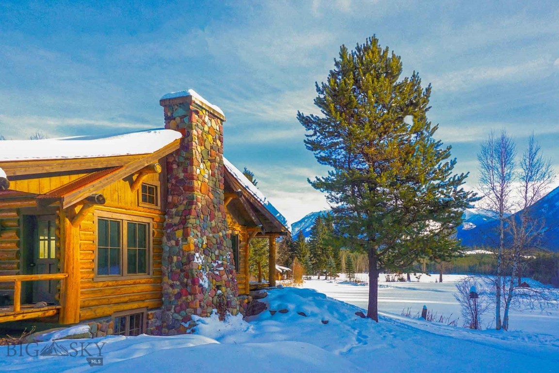 300 Desert Lodge Property Photo 10
