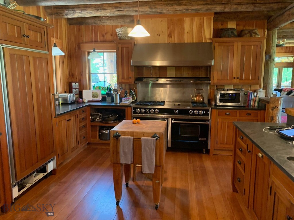 300 Desert Lodge Property Photo 28