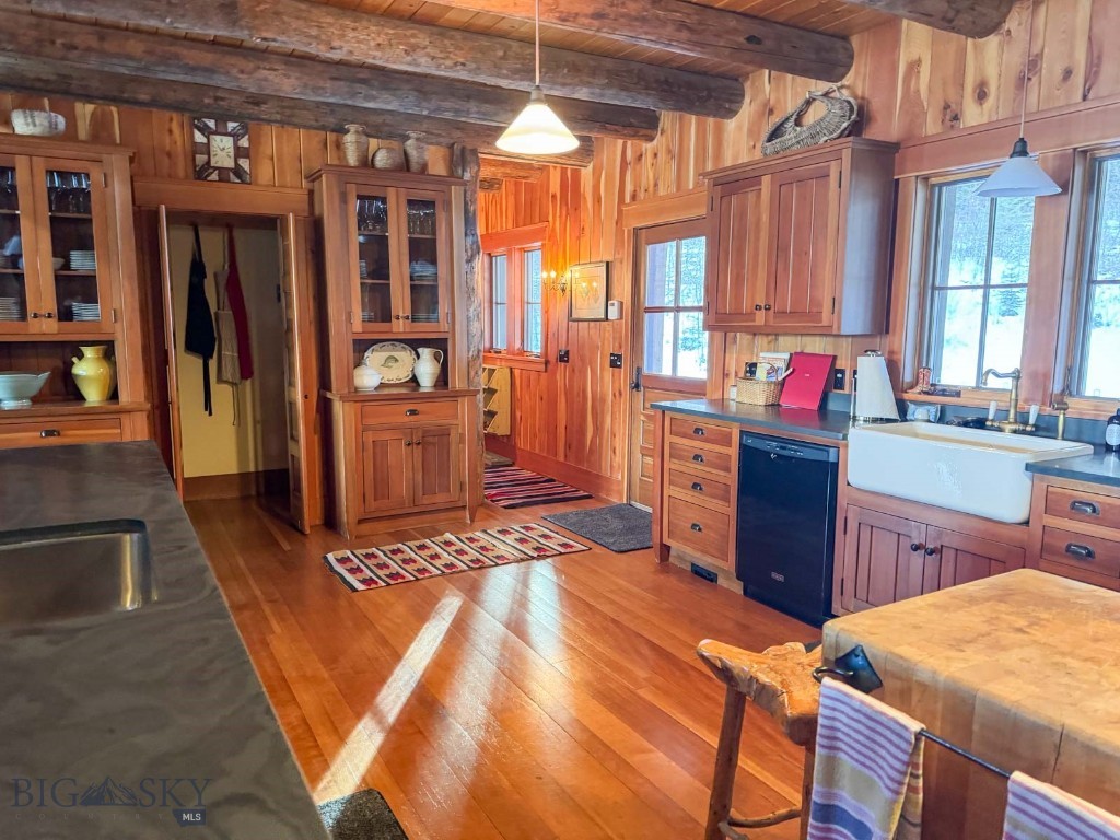 300 Desert Lodge Property Photo 29