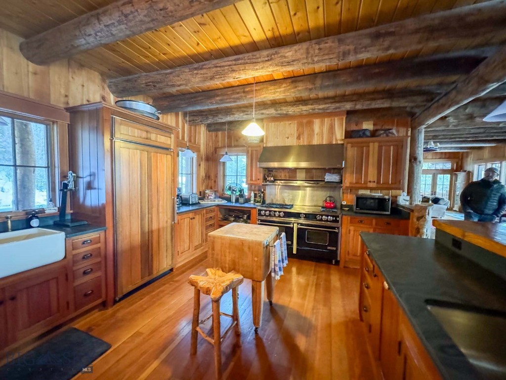 300 Desert Lodge Property Photo 30