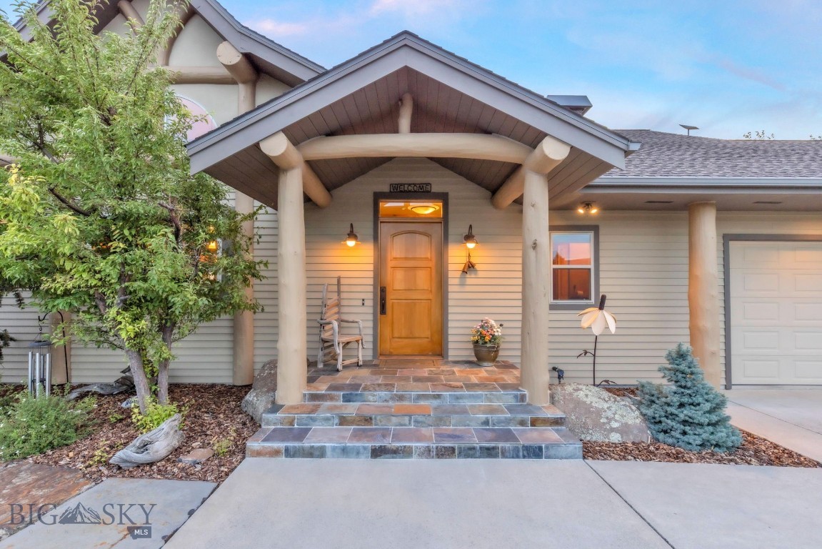 1061 Lookabout Lane Property Photo 4