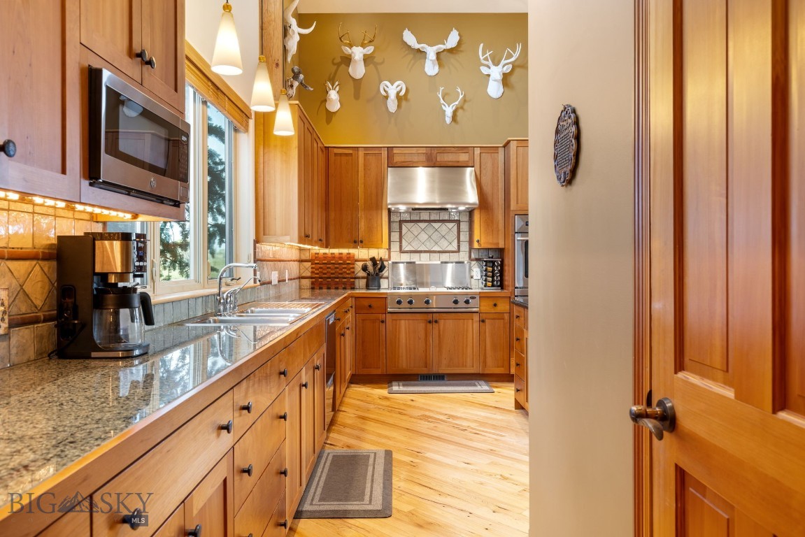 1061 Lookabout Lane Property Photo 8