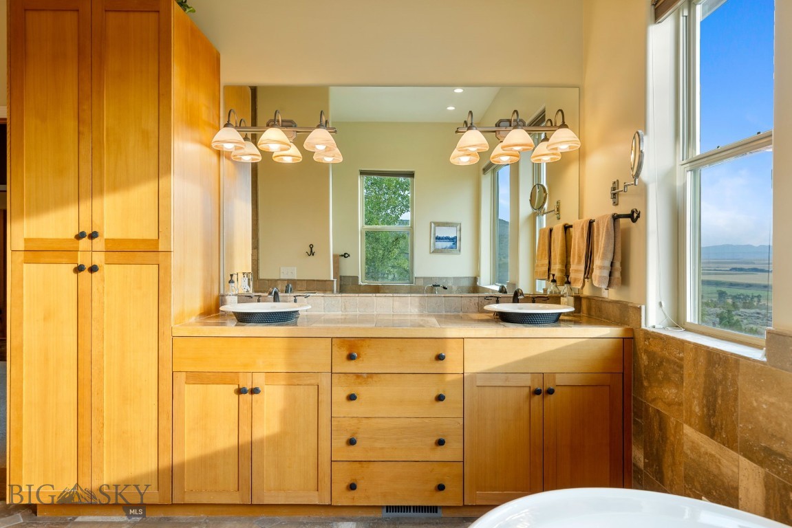 1061 Lookabout Lane Property Photo 40