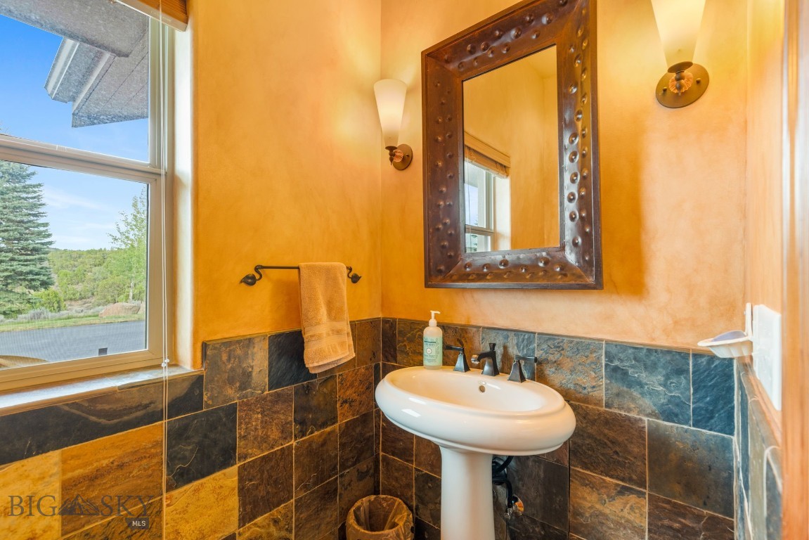 1061 Lookabout Lane Property Photo 45